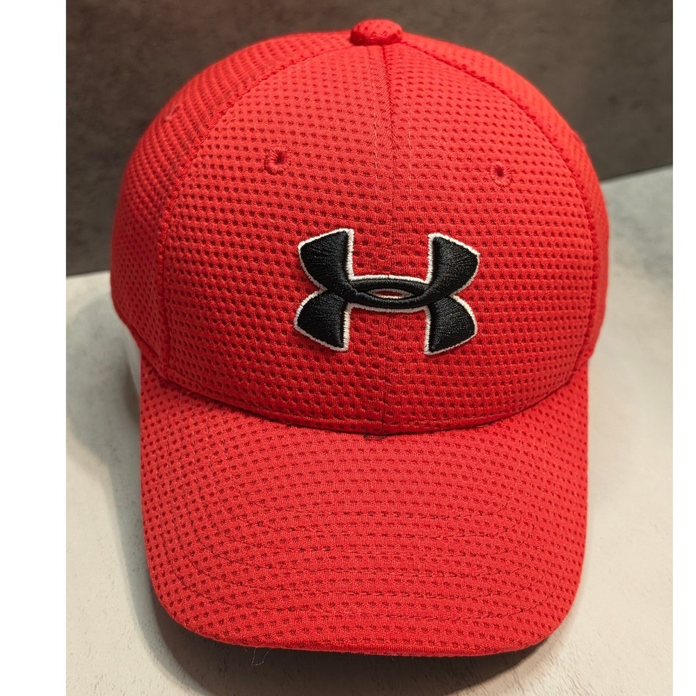 Under Armour Mens Red Blitzing Curved Brim Stretch Fit Athletic Hat Youth SM MD